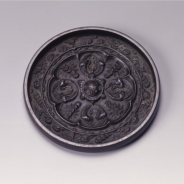 菊花向い鶴円鏡