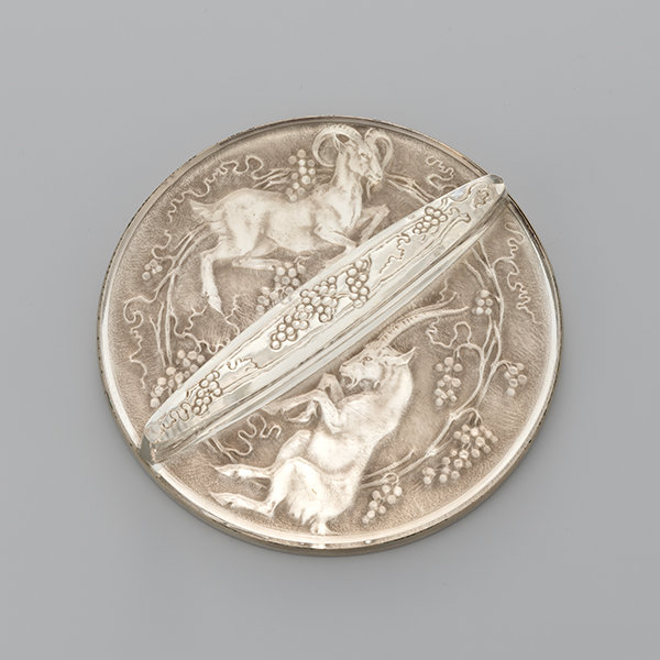 山羊ぶどう図手鏡